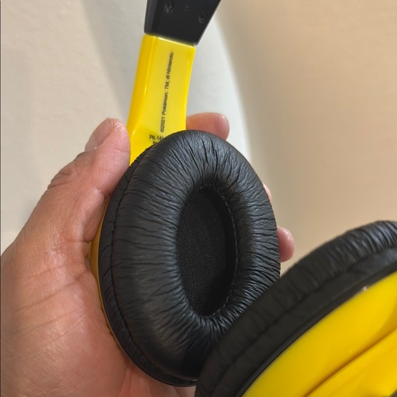 Pikachu Yellow Headphones - Picture 3 of 5